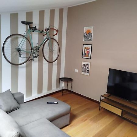 Casa Fedra, Delizioso Loft Frontelago ตอสโกลาโน มาแดร์โน ภายนอก รูปภาพ